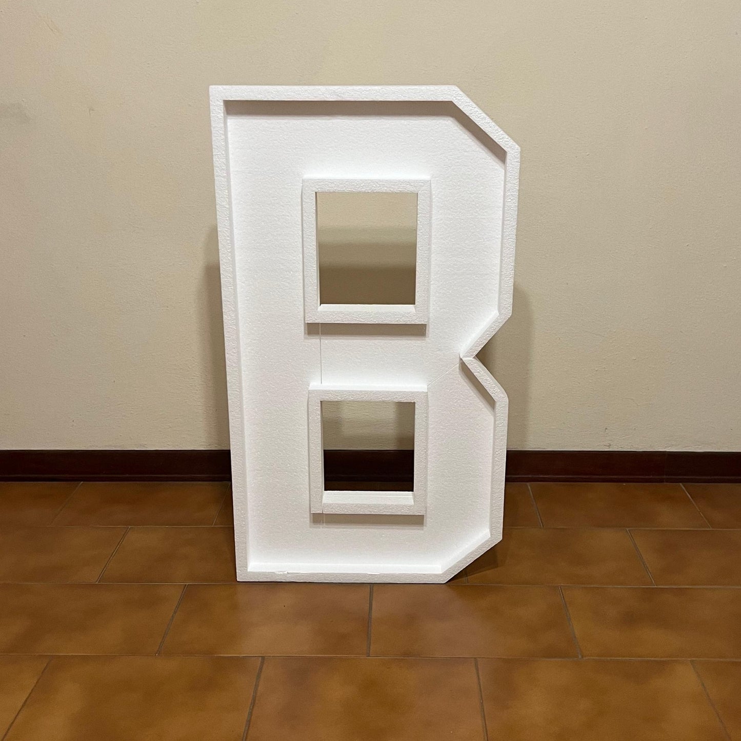 Lettera B Senza Luci