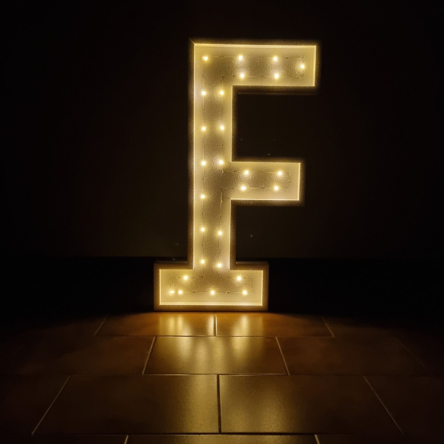 Lettera F Luminosa