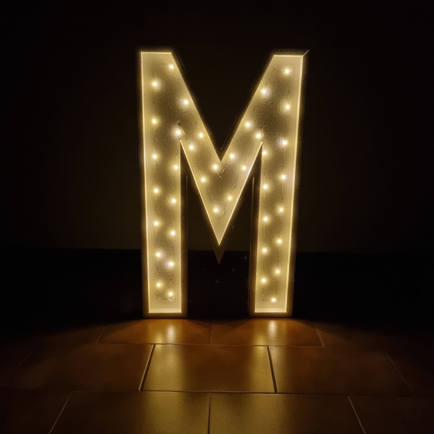 Lettera M Luminosa