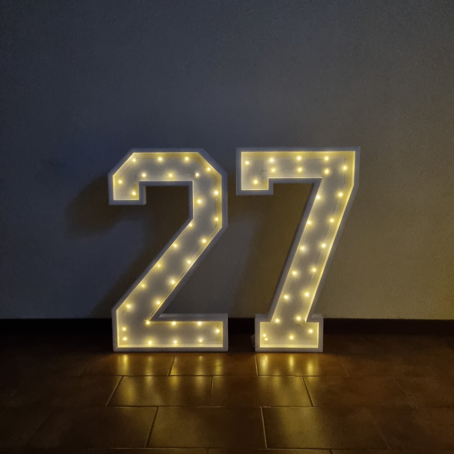 Numero 27 Luminoso Grande