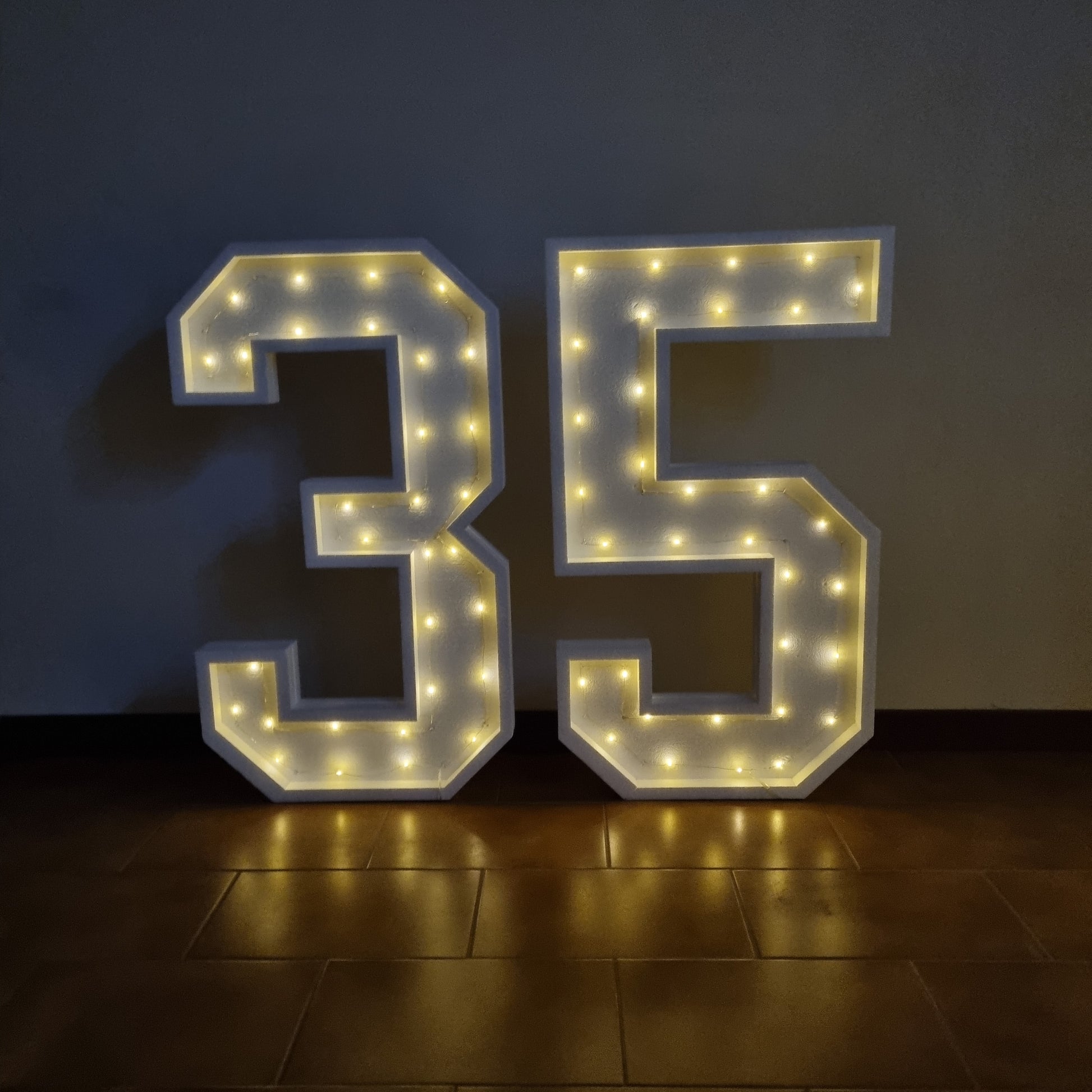 Numero 35 Luminoso Grande