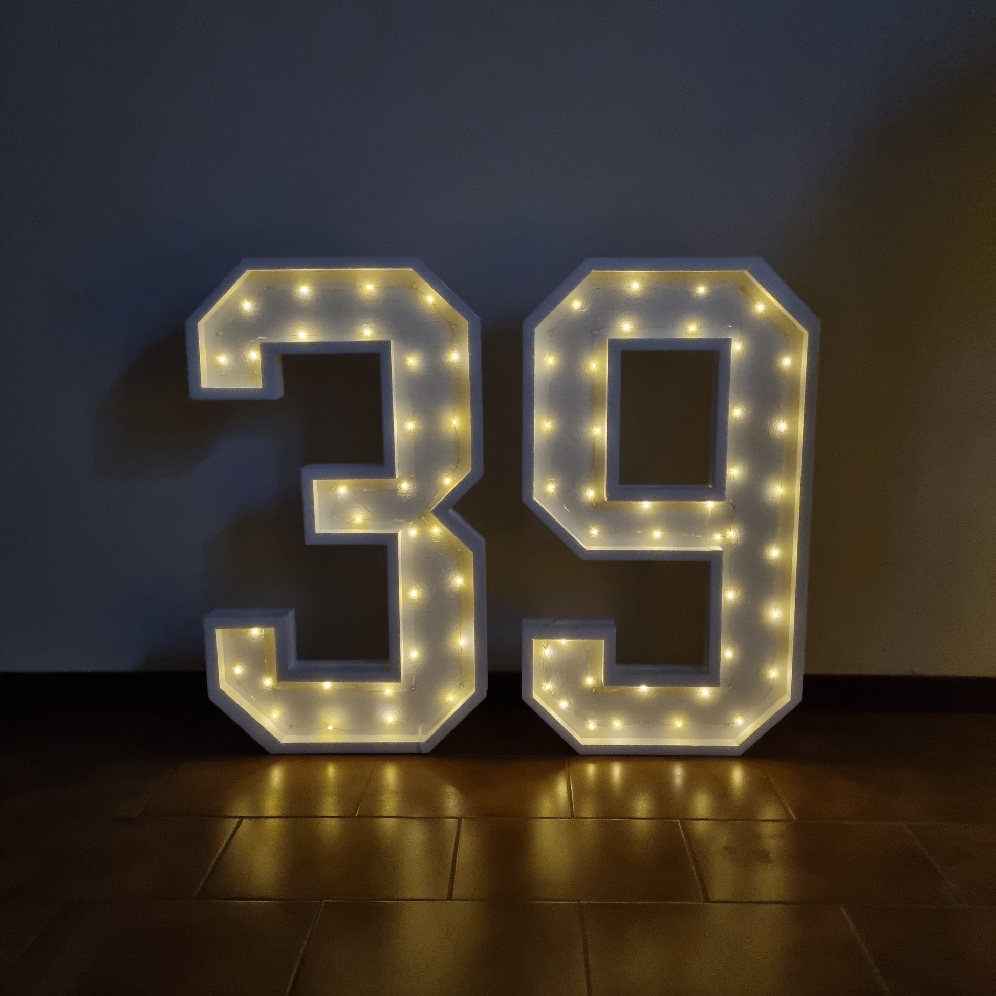 Numero 39 Luminoso Grande