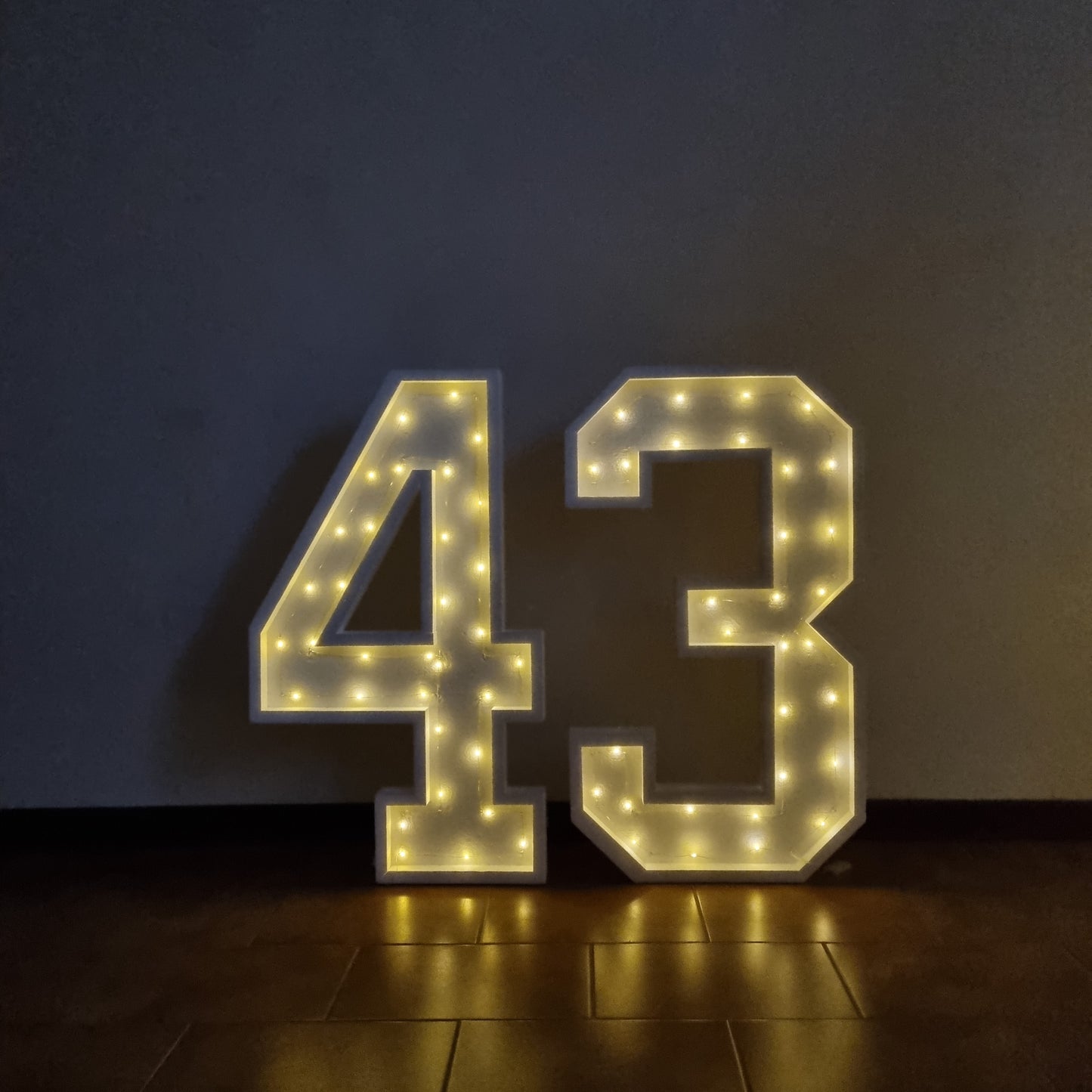 Numero 43 Luminoso Grande