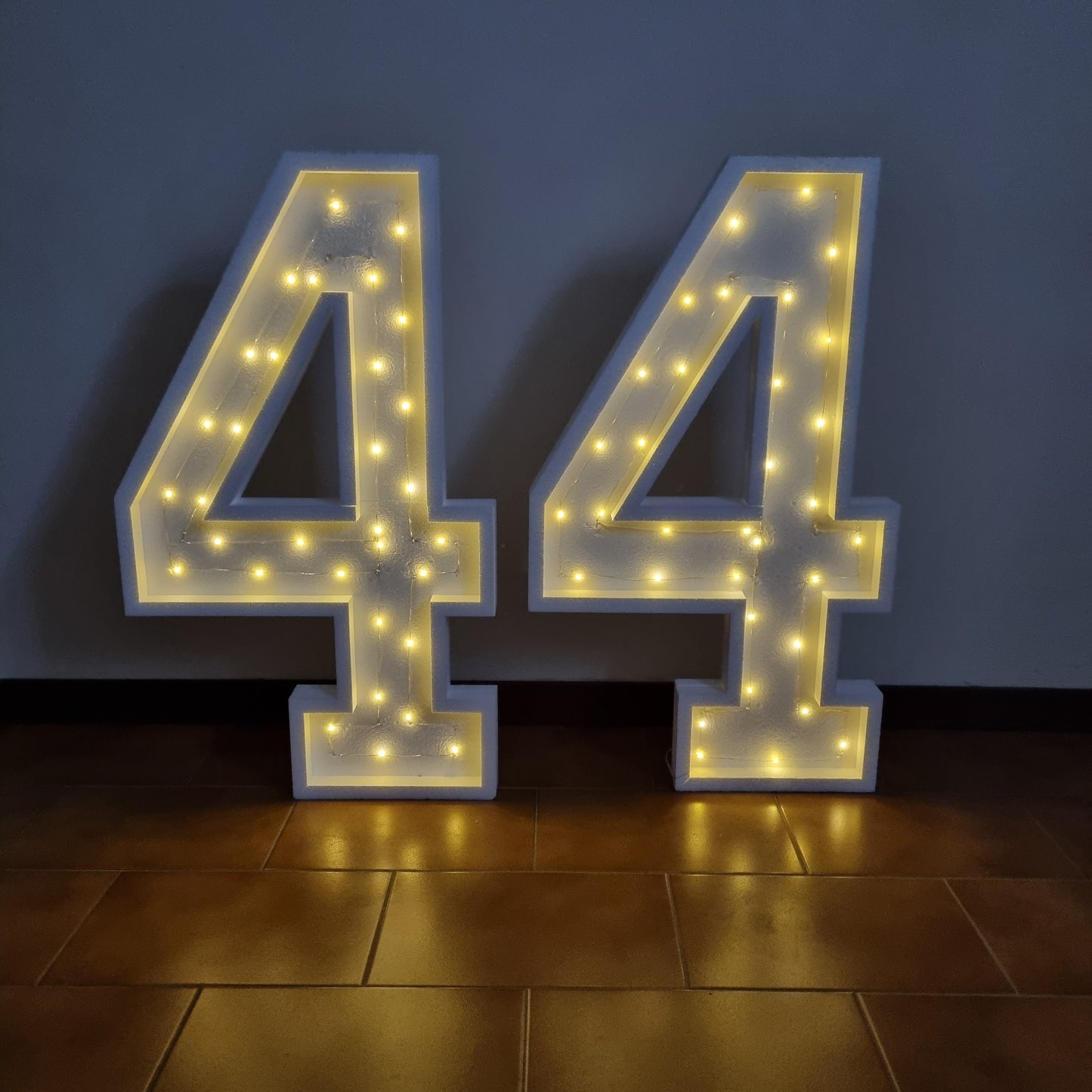 Numero 44 Luminoso Grande