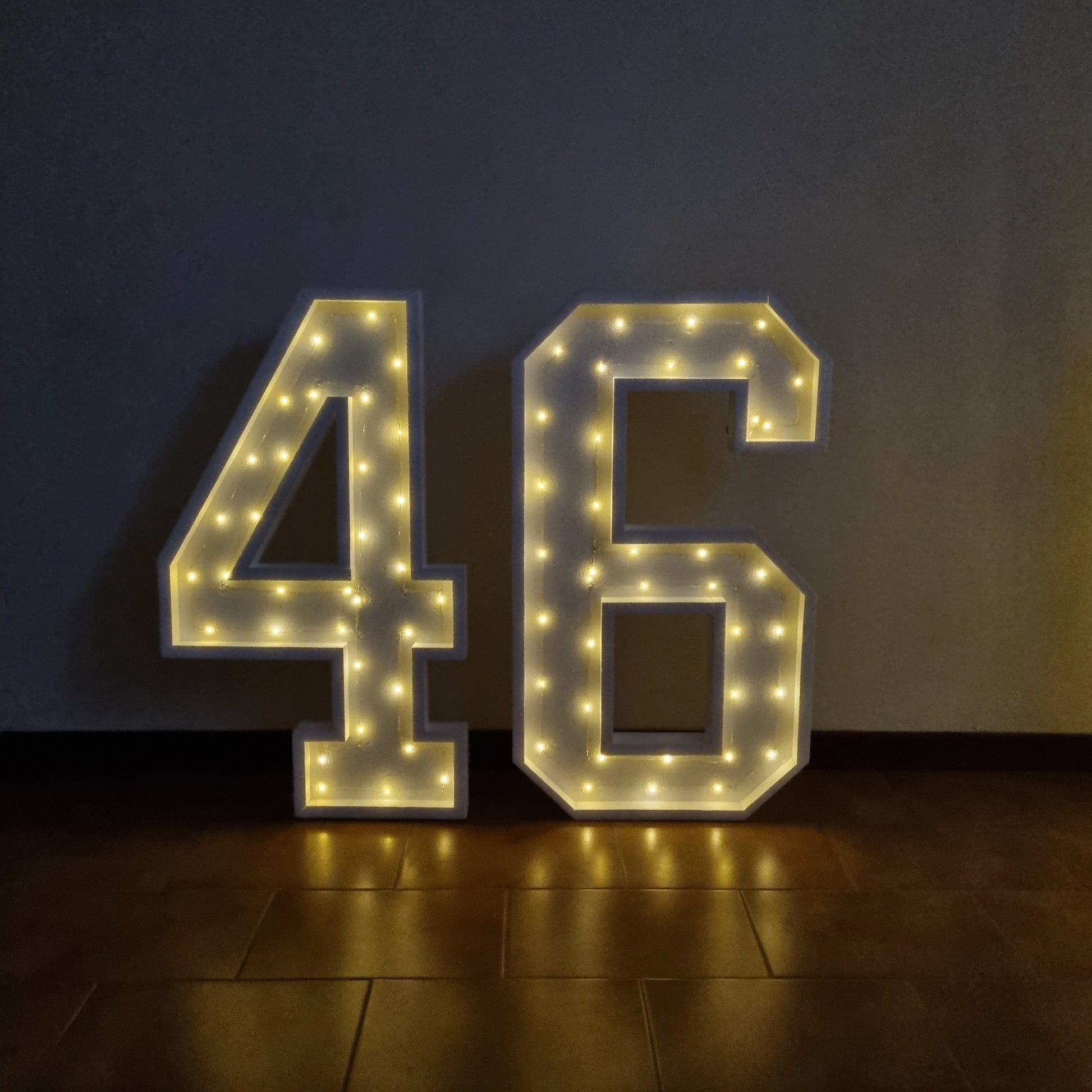 Numero 46 Luminoso Grande