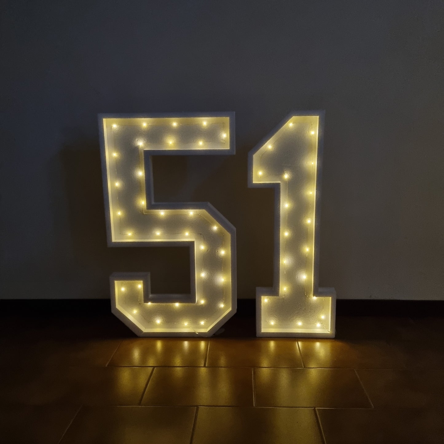 Numero 51 Luminoso Grande