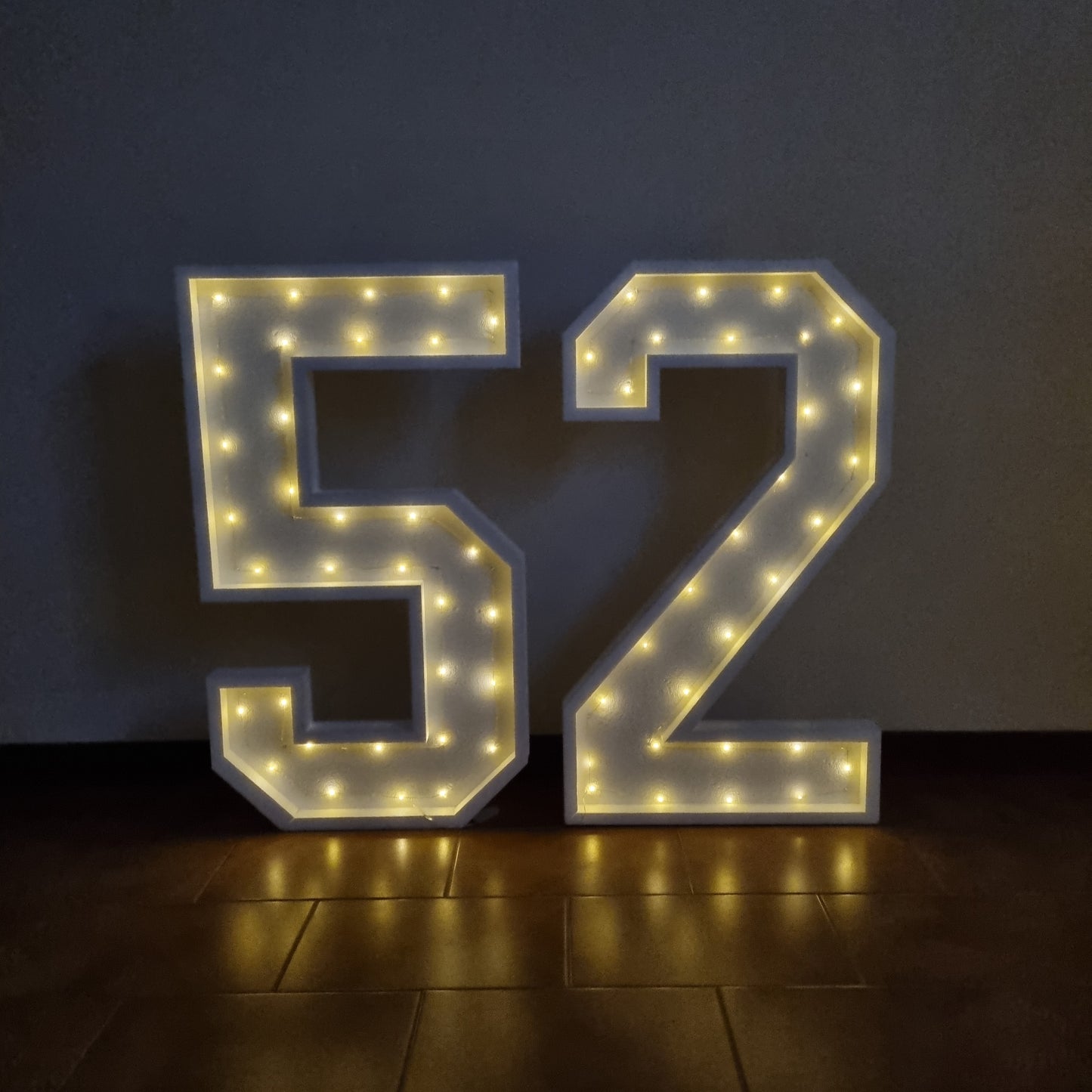 Numero 52 Luminoso Grande