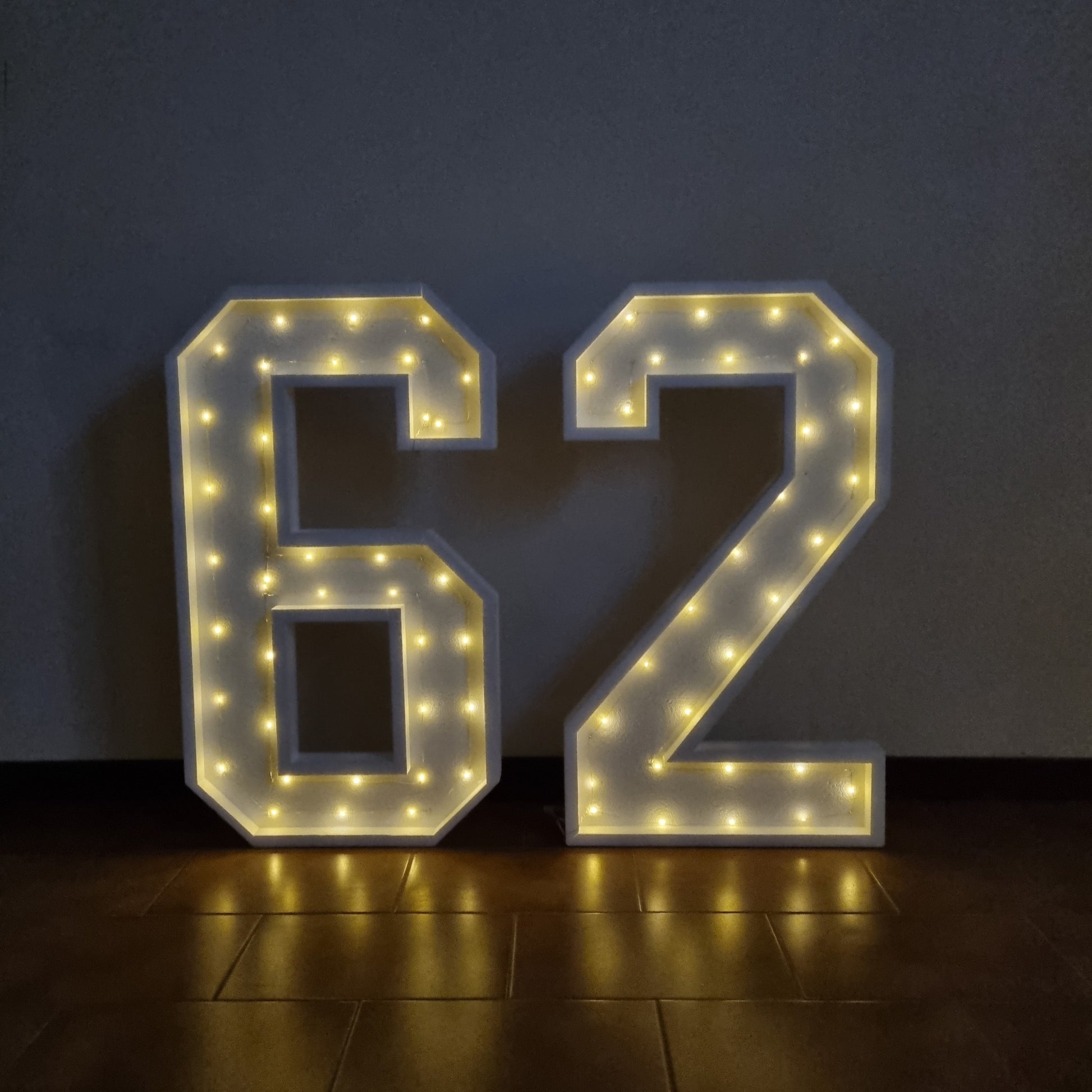 Numero 62 Luminoso Grande