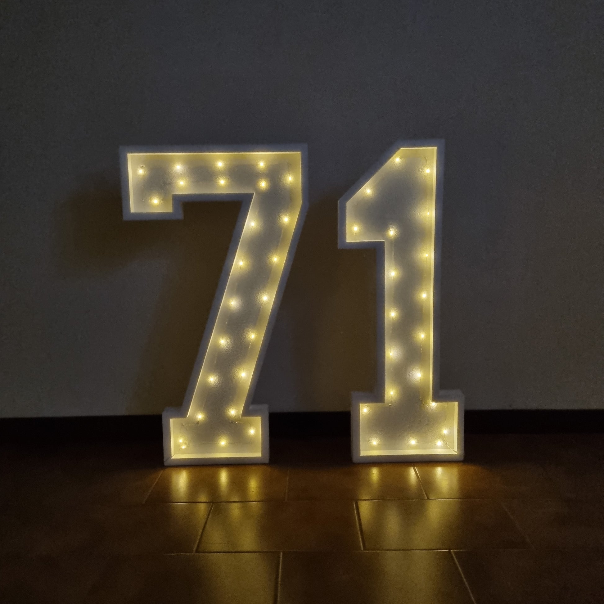 Numero 71 Luminoso Grande