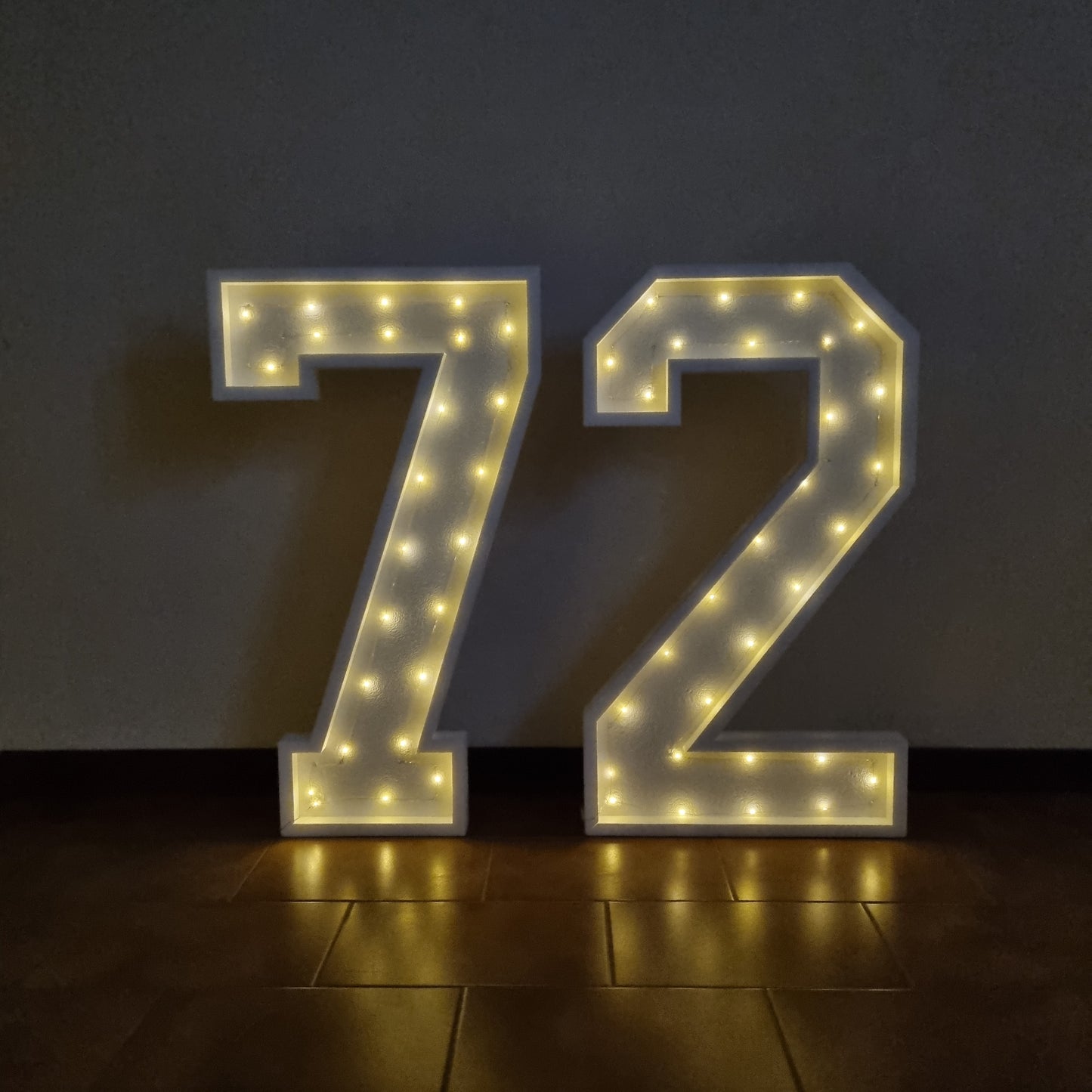 Numero 72 Luminoso Grande