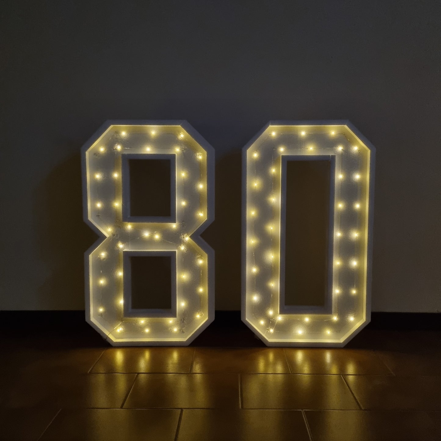 Numero 80 Luminoso Grande