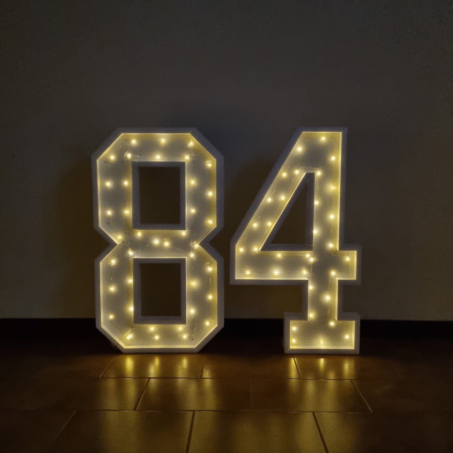 Numero 84 Luminoso Grande