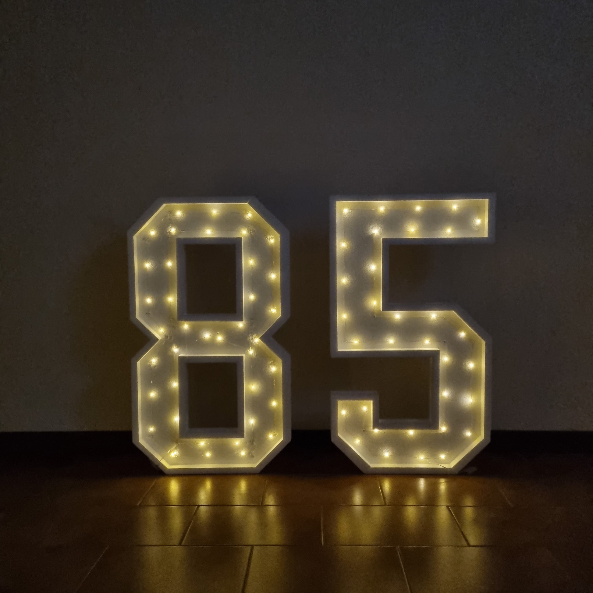 Numero 85 Luminoso Grande