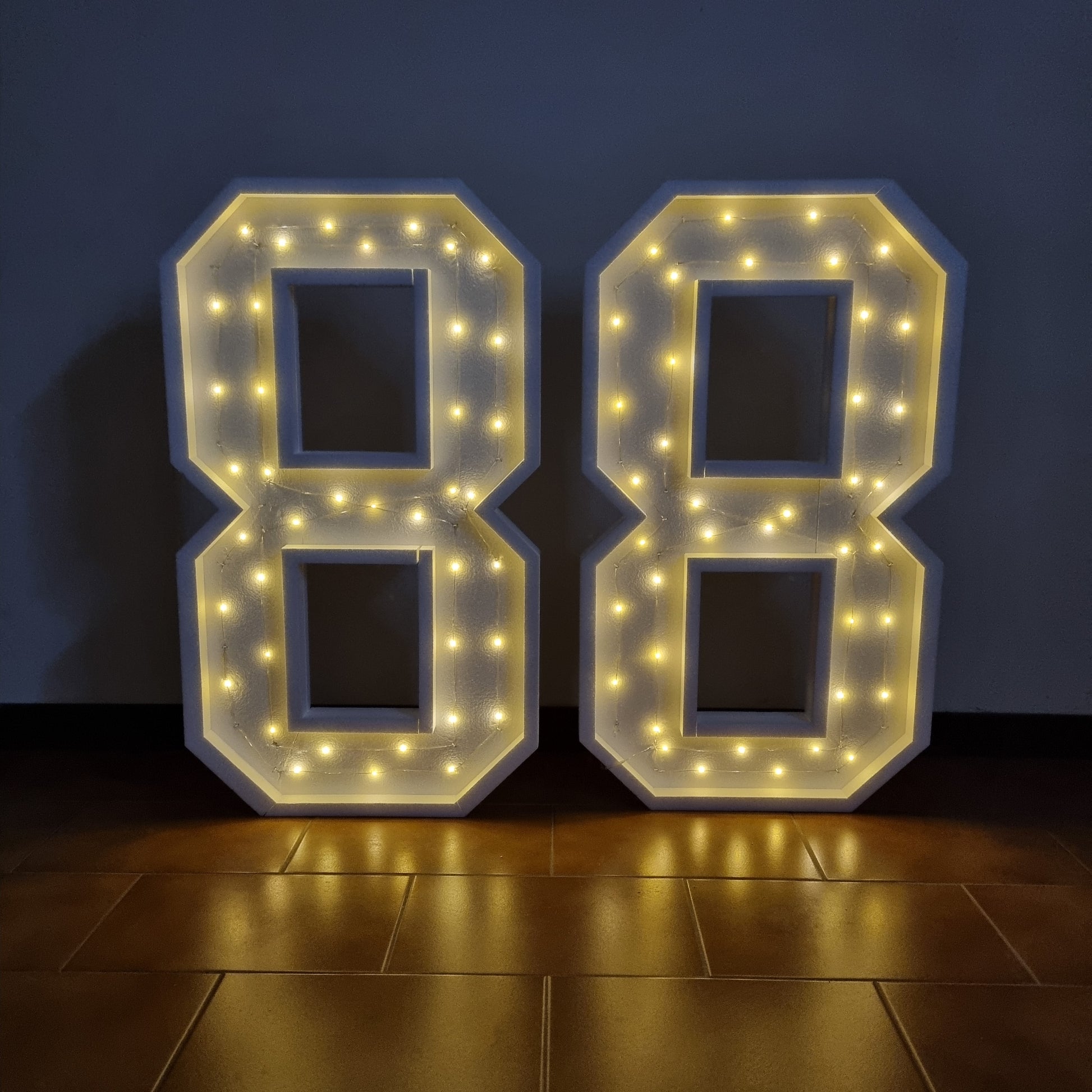 Numero 88 Luminoso Grande