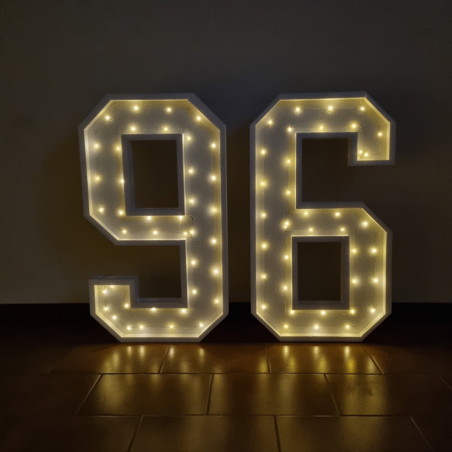 Numero 96 Luminoso Grande