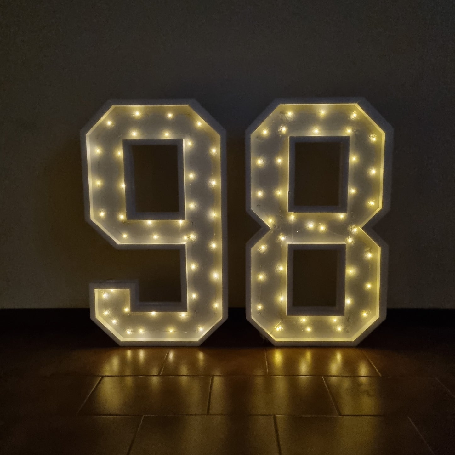 Numero 98 Luminoso Grande