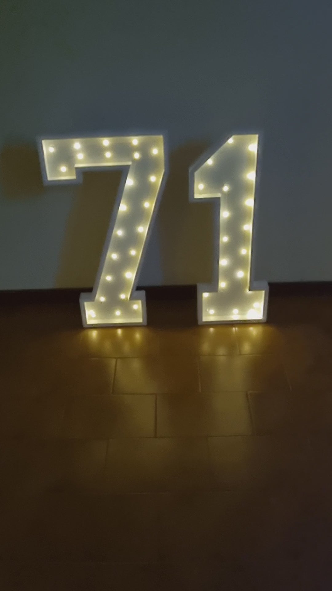 Numero 71 Luminoso Grande