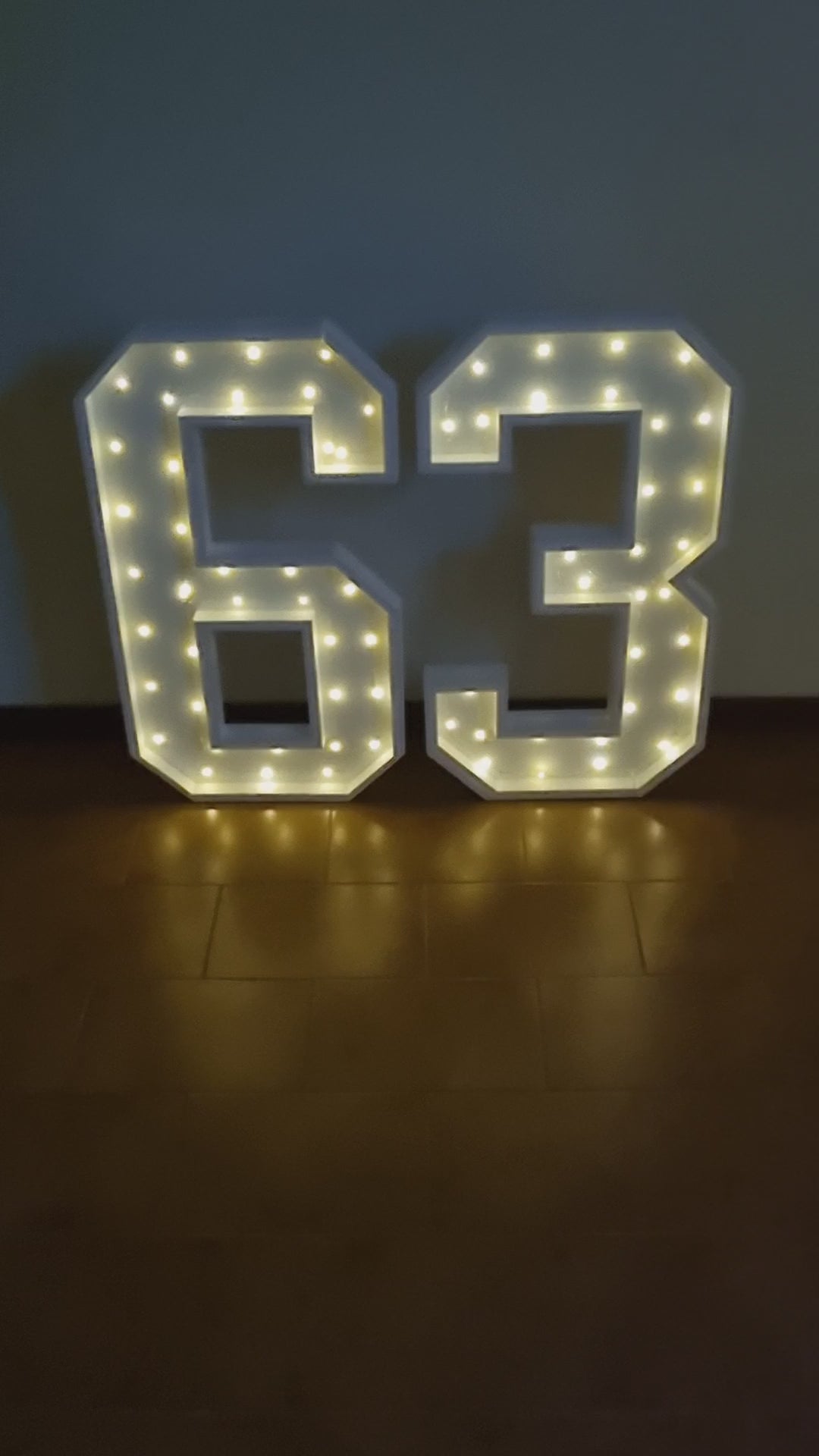 Numero 63 Luminoso Grande