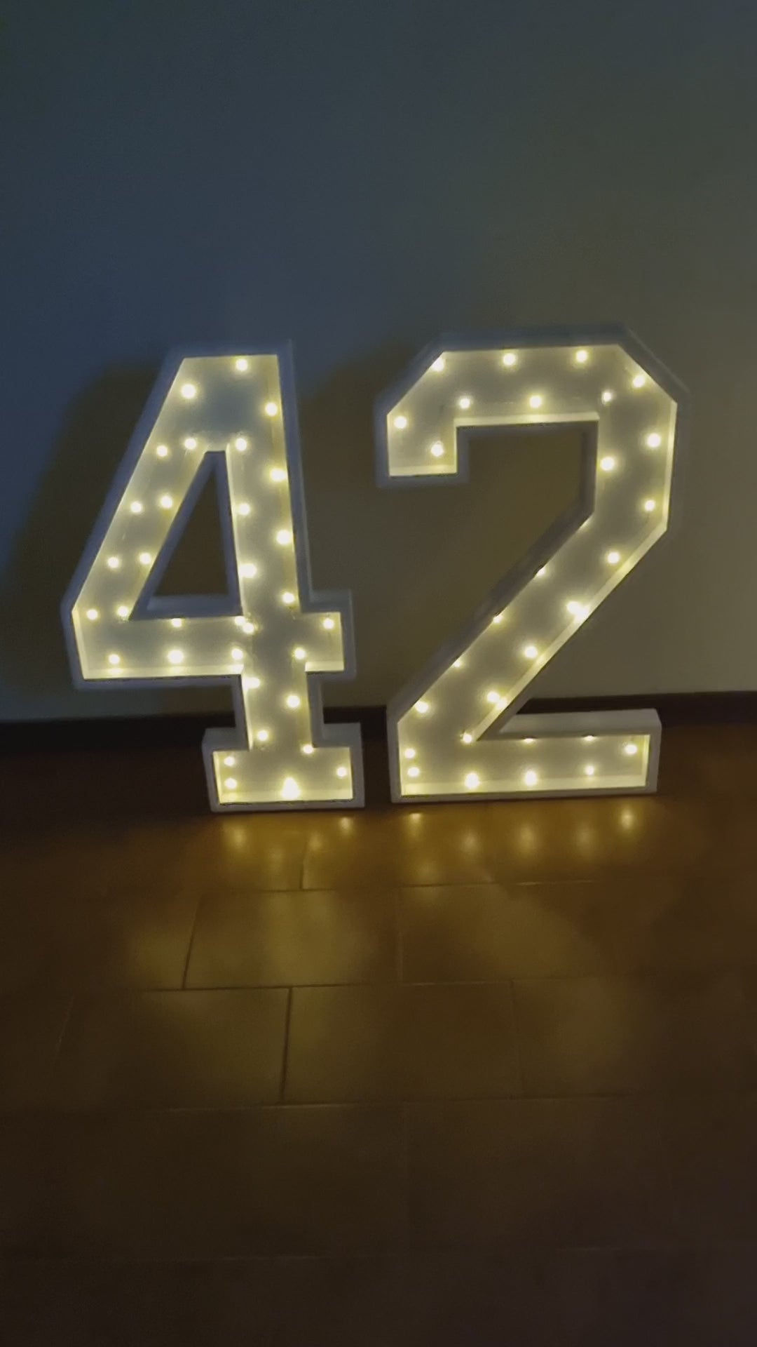 Numero 42 Luminoso Grande