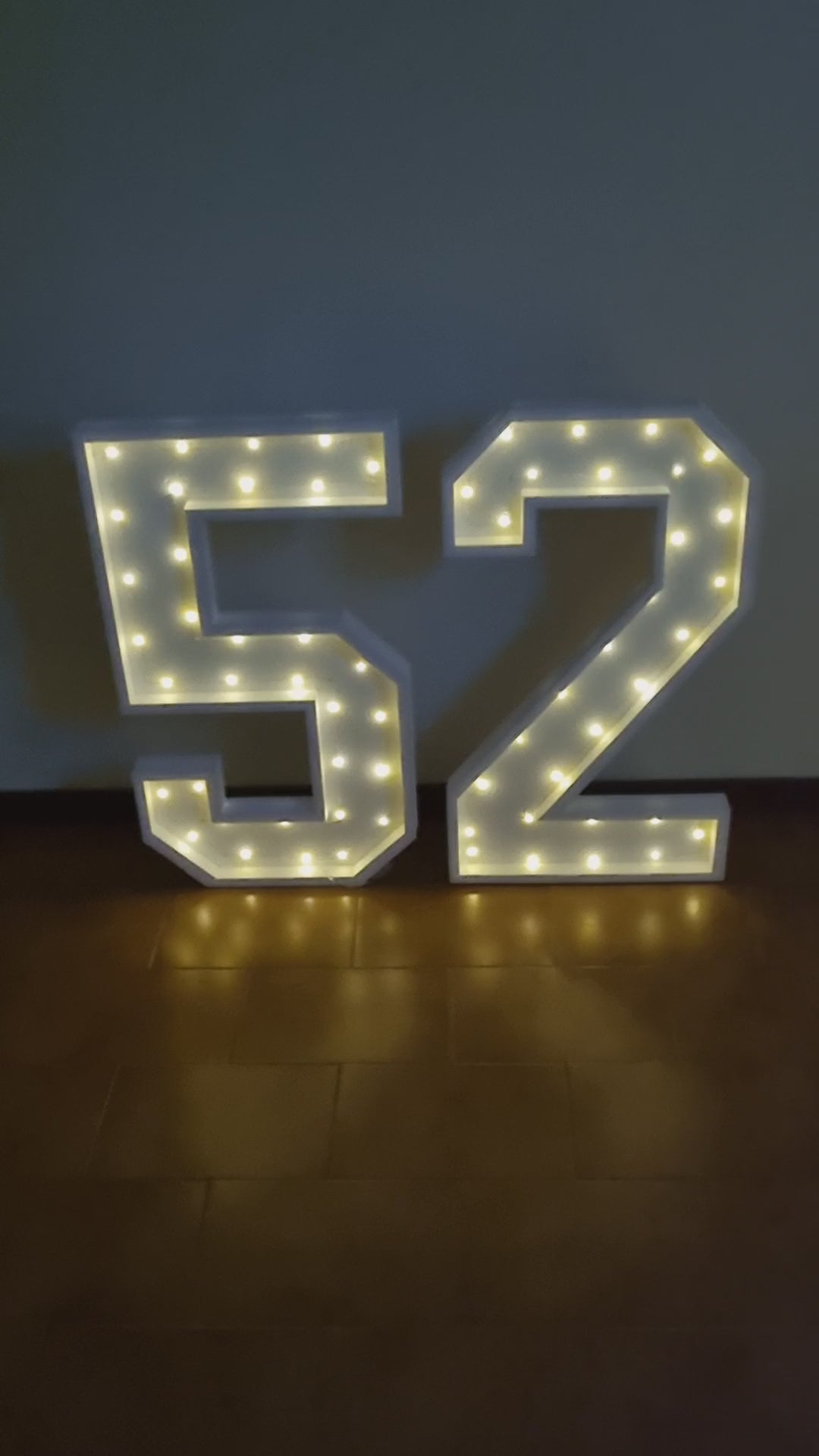 Numero 52 Luminoso Grande