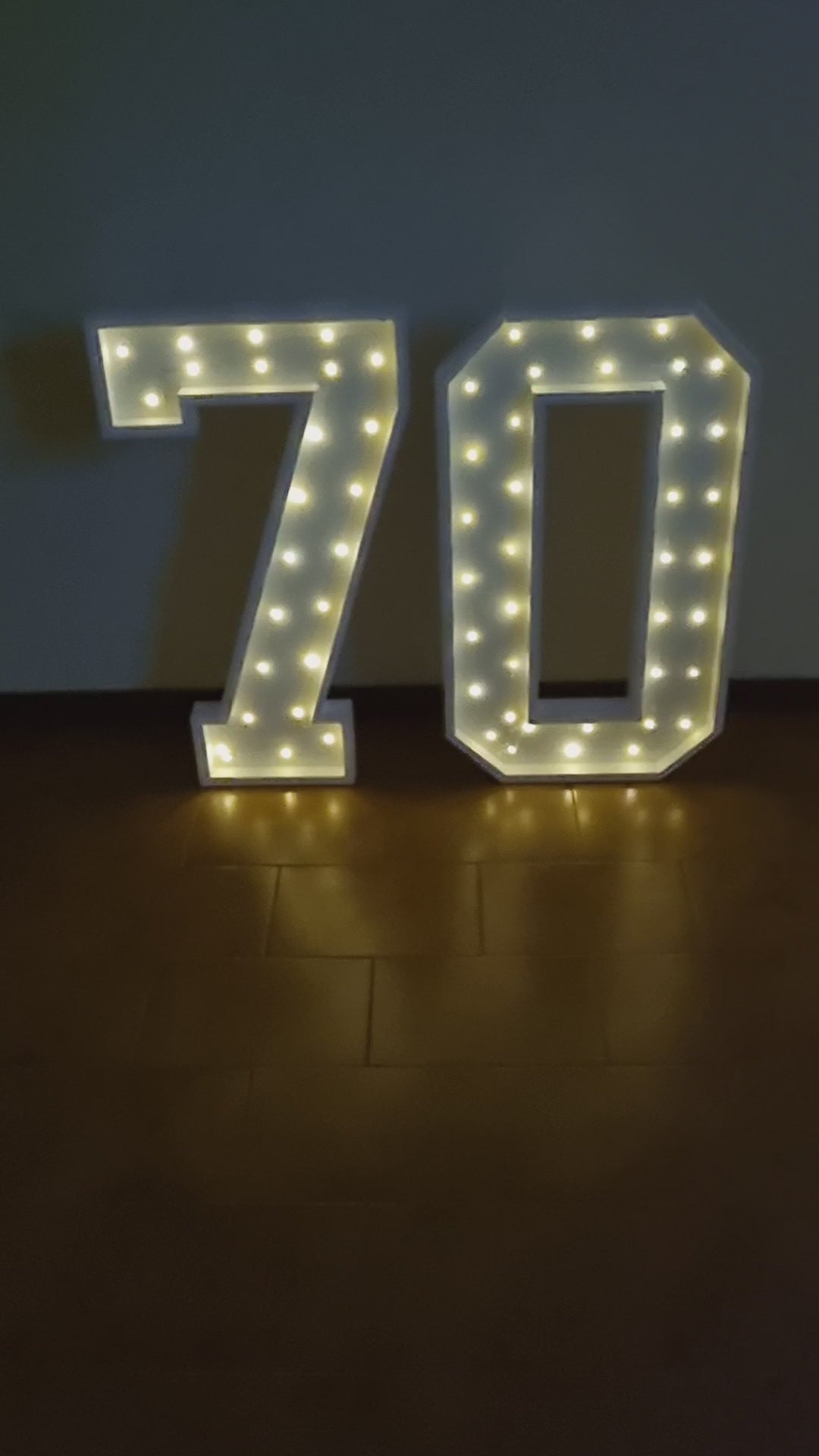 Numero 70 Luminoso Grande