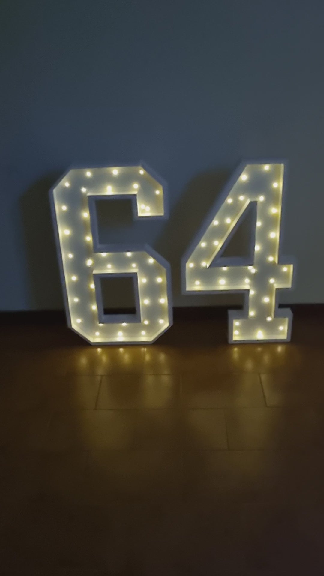 Numero 64 Luminoso Grande