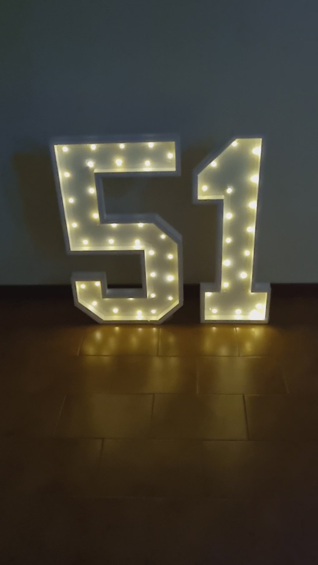 Numero 51 Luminoso Grande