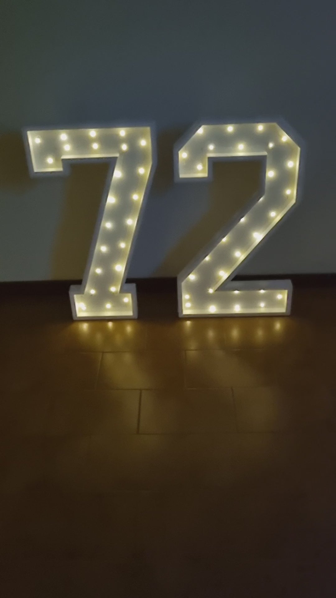 Numero 72 Luminoso Grande