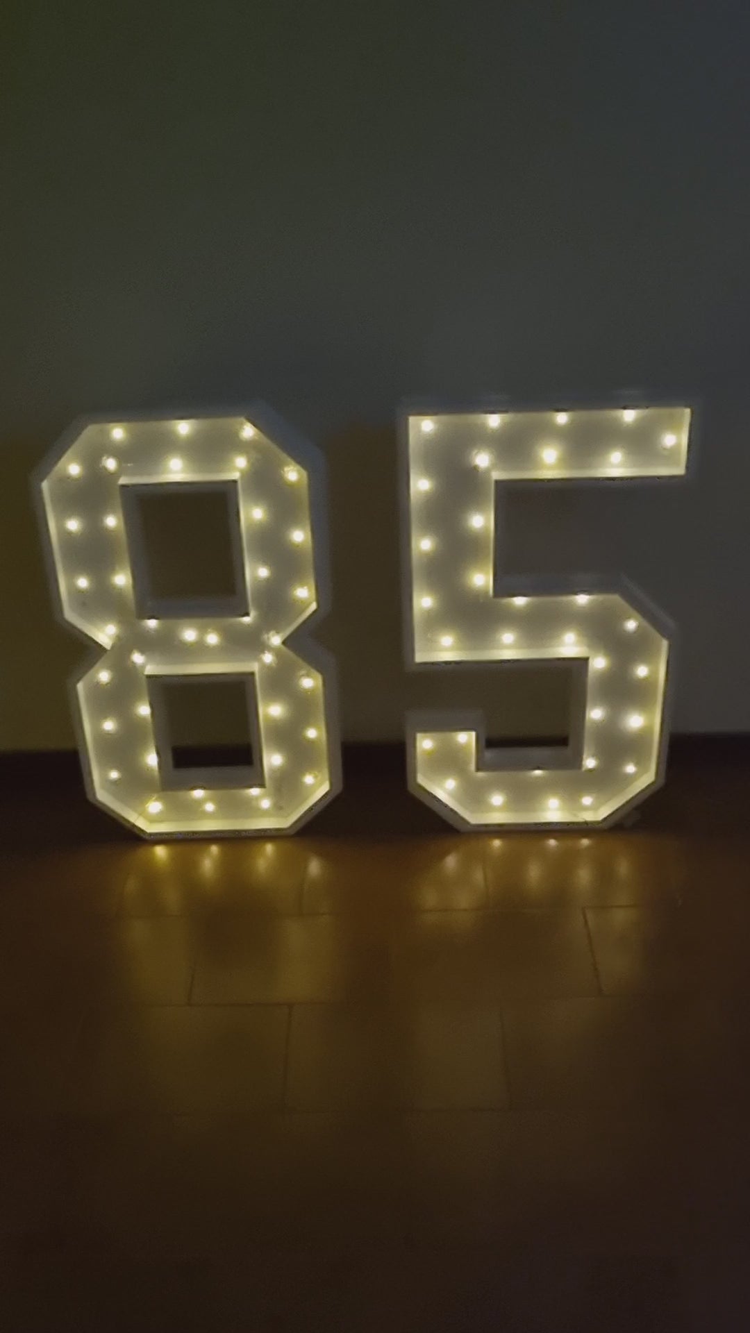 Numero 85 Luminoso Grande