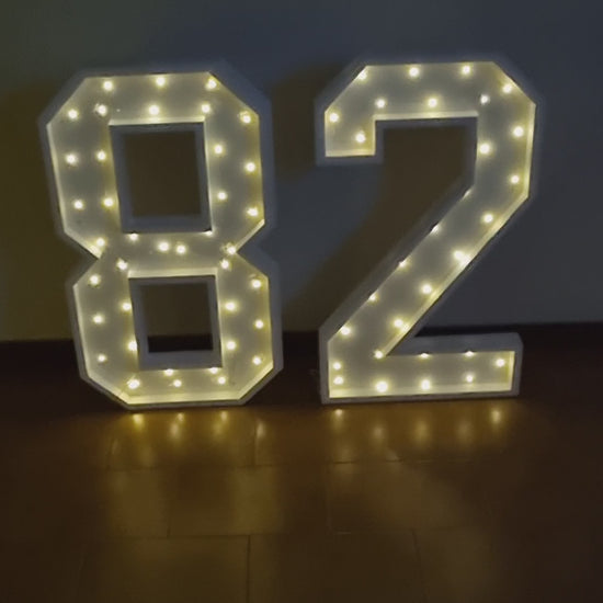 Numero 82 Luminoso Grande