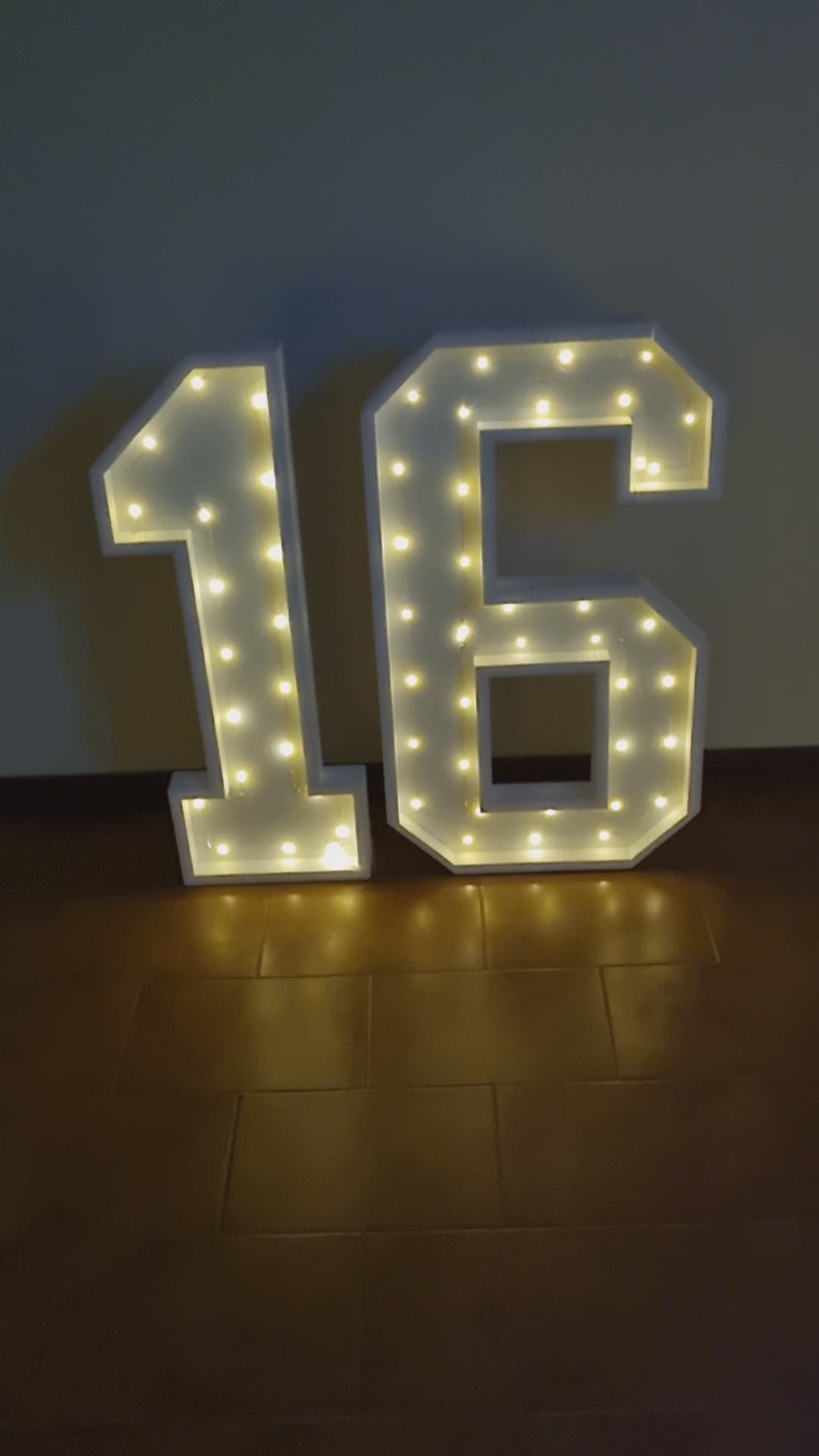 Numero 16 Luminoso Grande