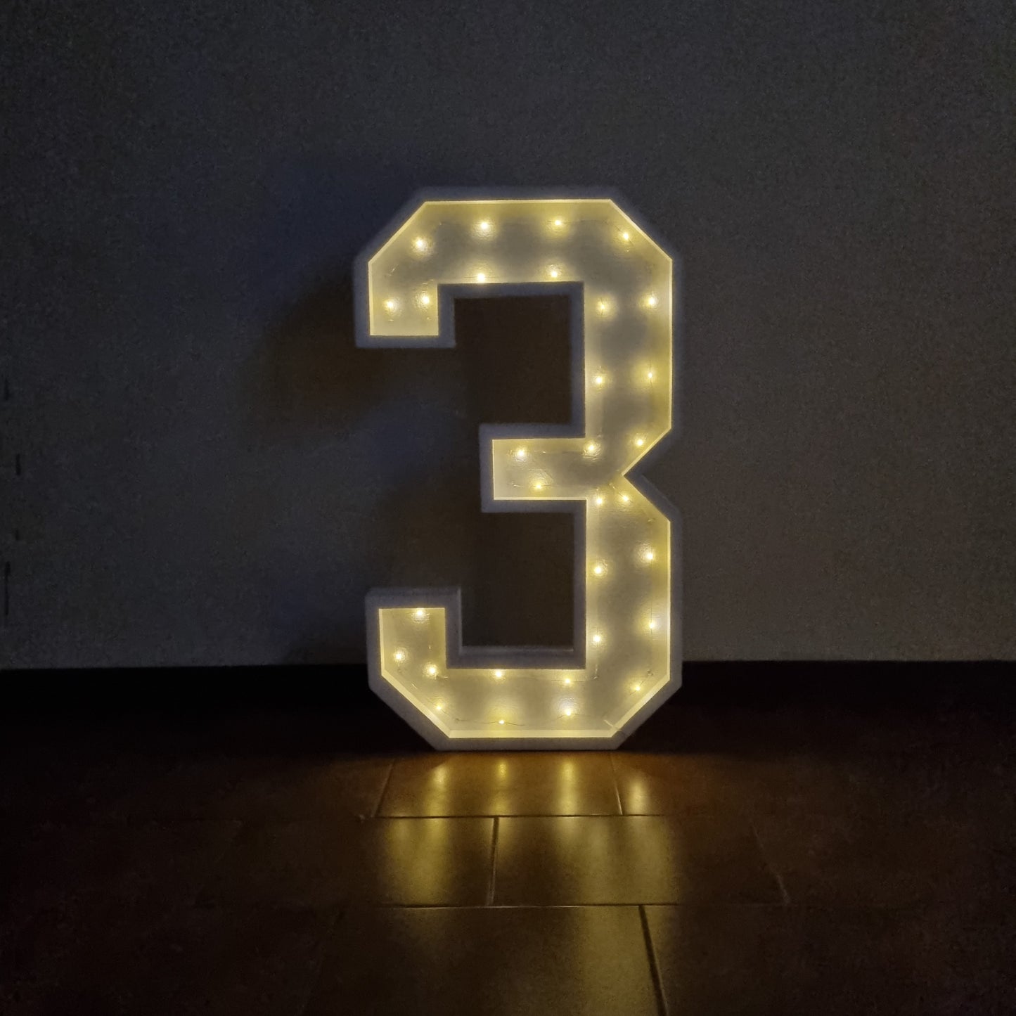 Numero 3 Luminoso Grande