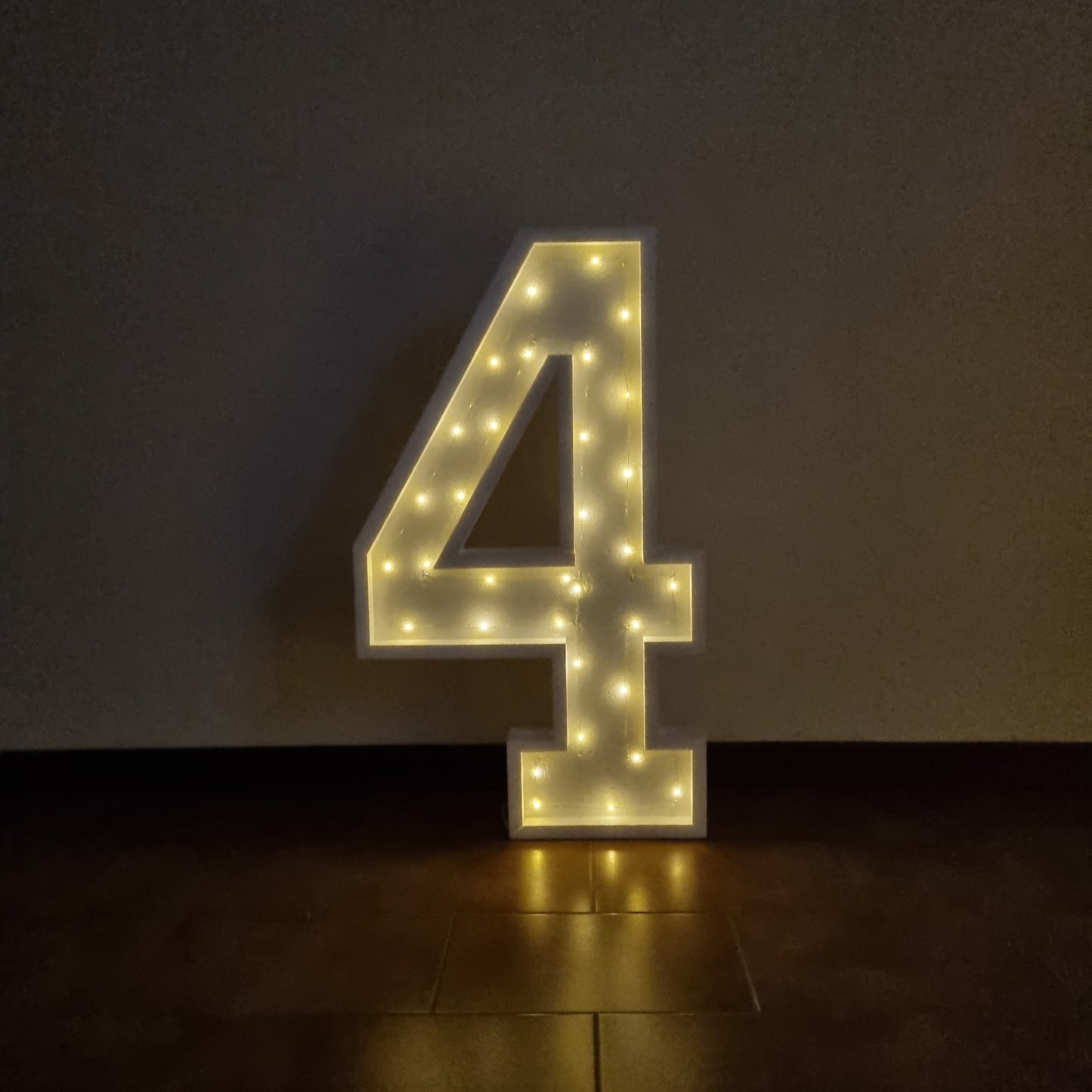 Numero 4 Luminoso Grande