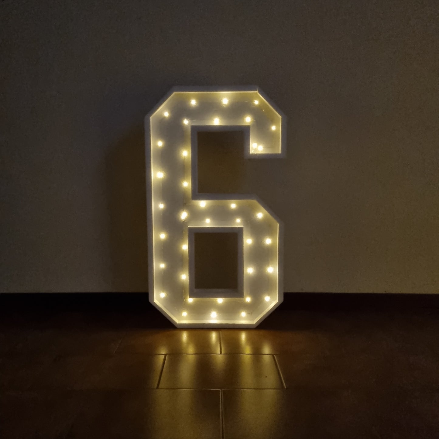 Numero 6 Luminoso Grande